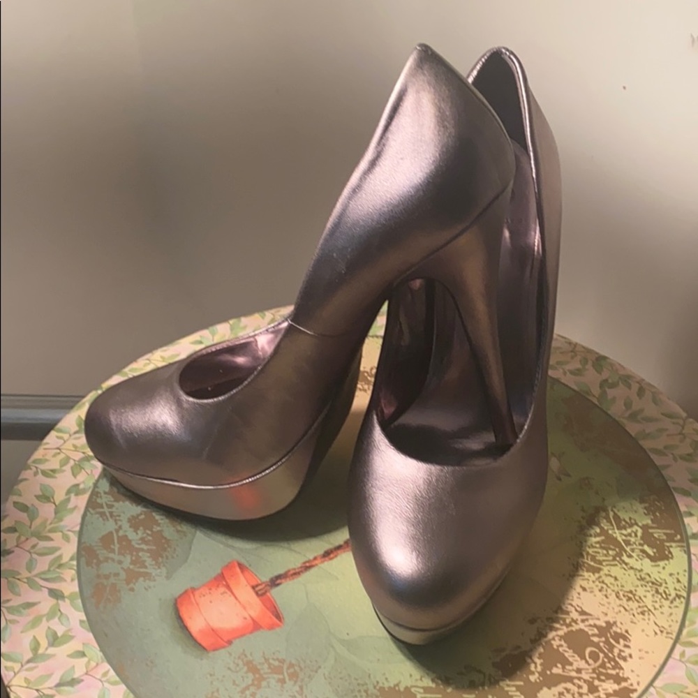 Pewter Kelsi Dagger Playfork Pumps